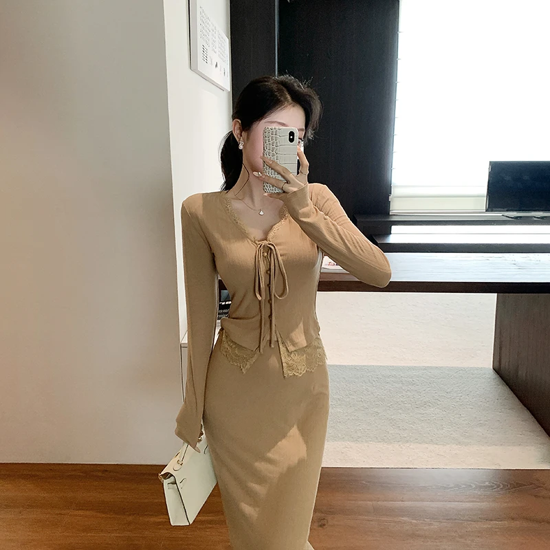 林关关【心动响铃】纯欲气质蕾丝拼接开衫+显瘦女人半身包臀裙套装