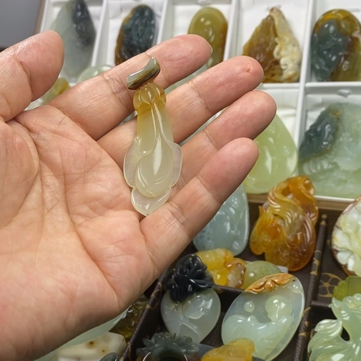 未镶嵌蛇纹石玉颈饰
