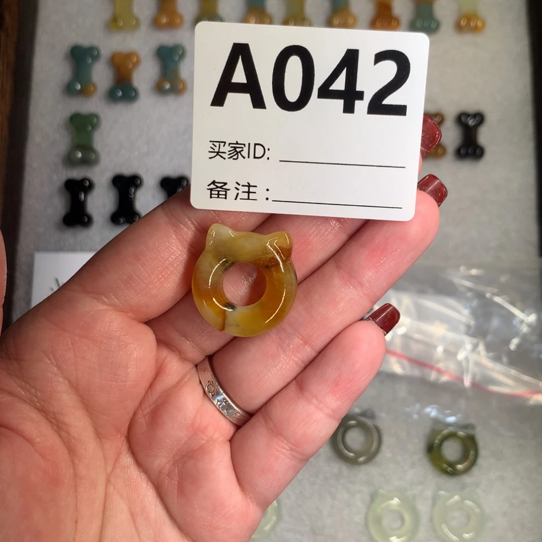 蛇纹石玉颈饰未镶嵌江***辰