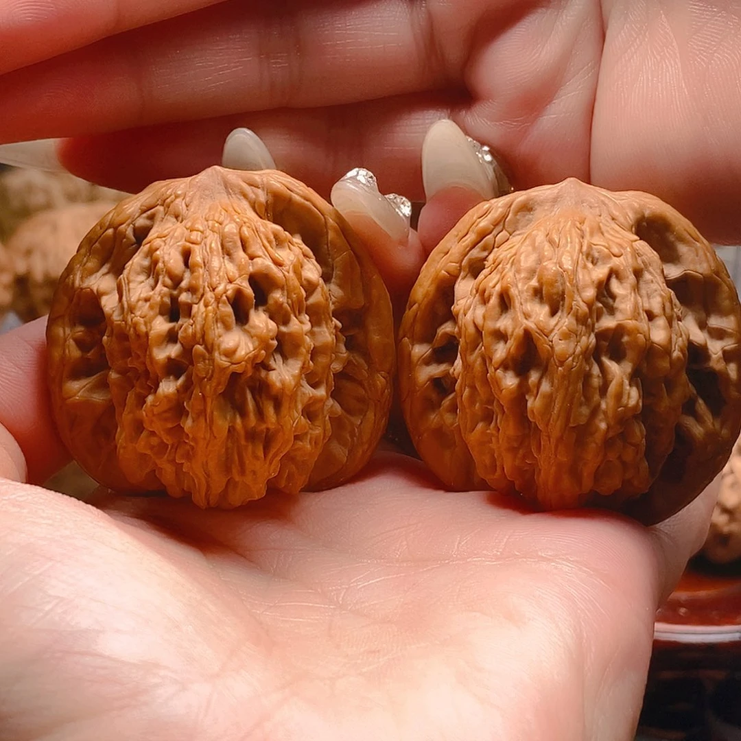 文玩核桃吊坠虎头