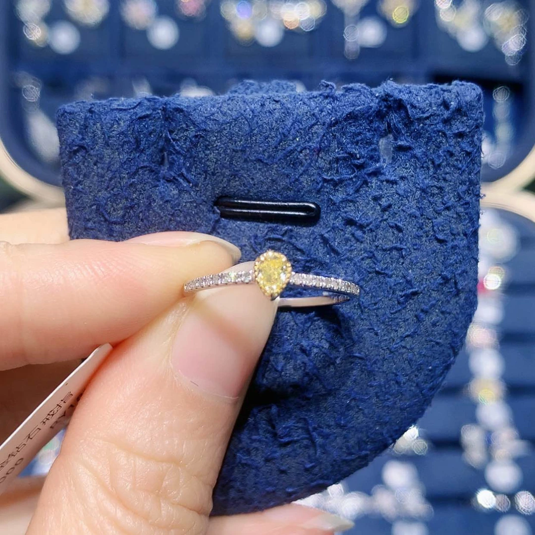 【闪购商品】18K金镶嵌戒托钻石黄钻水滴戒指