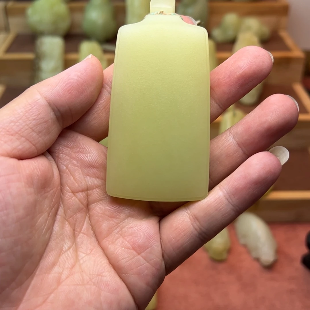 菠***哥和田玉（黄玉）未镶嵌颈饰