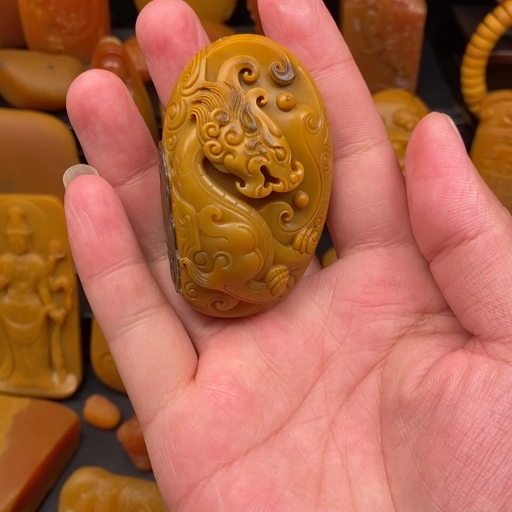 石英质玉未镶嵌颈饰