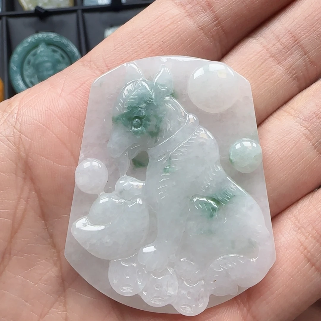 翡翠未镶嵌颈饰山羊牌