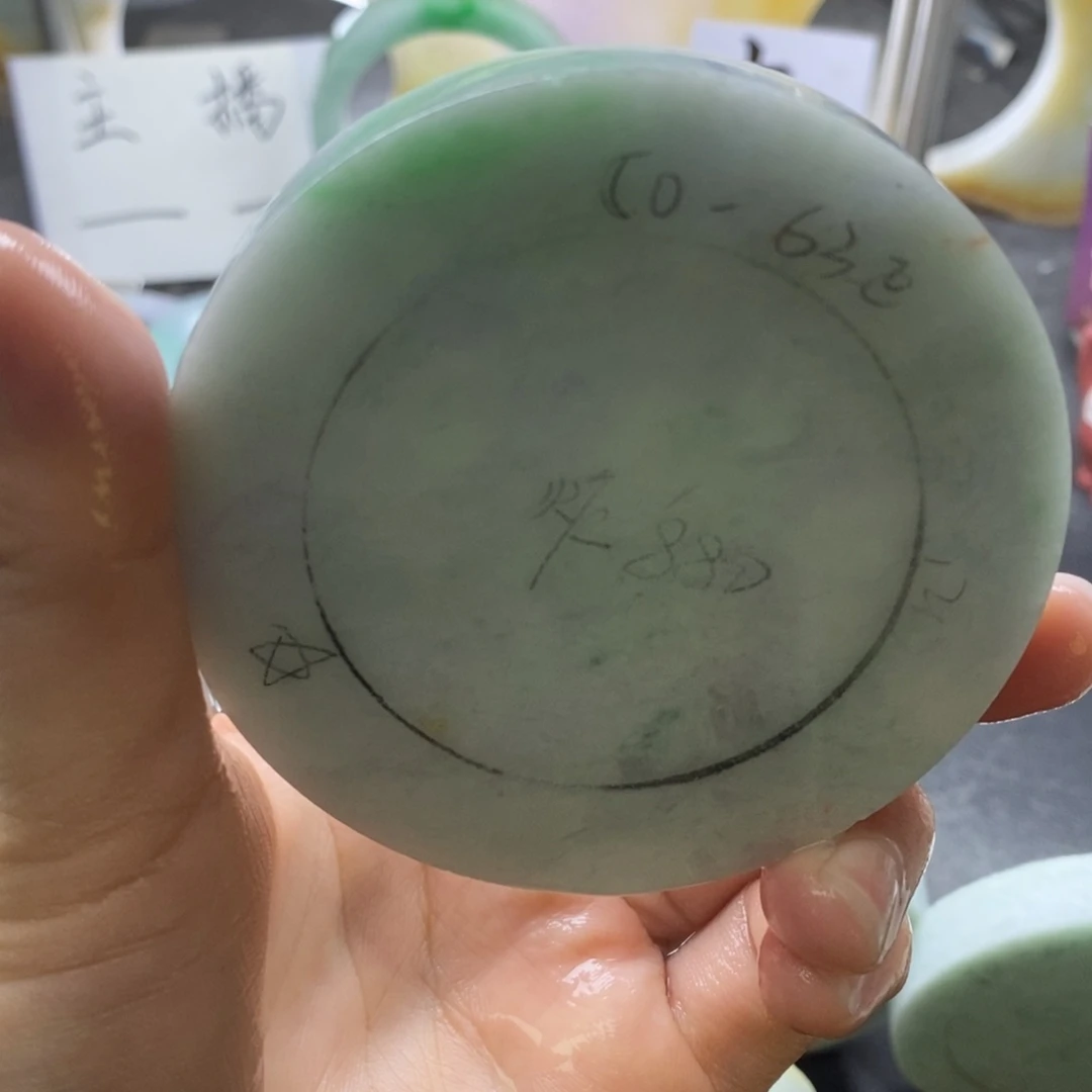 定制翡翠未镶嵌翡翠手镯