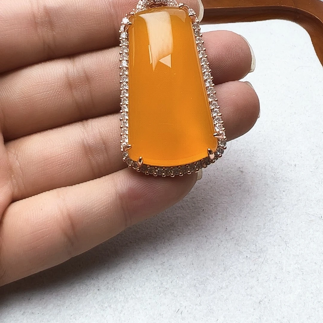 合金颈饰玛瑙/玉髓豹