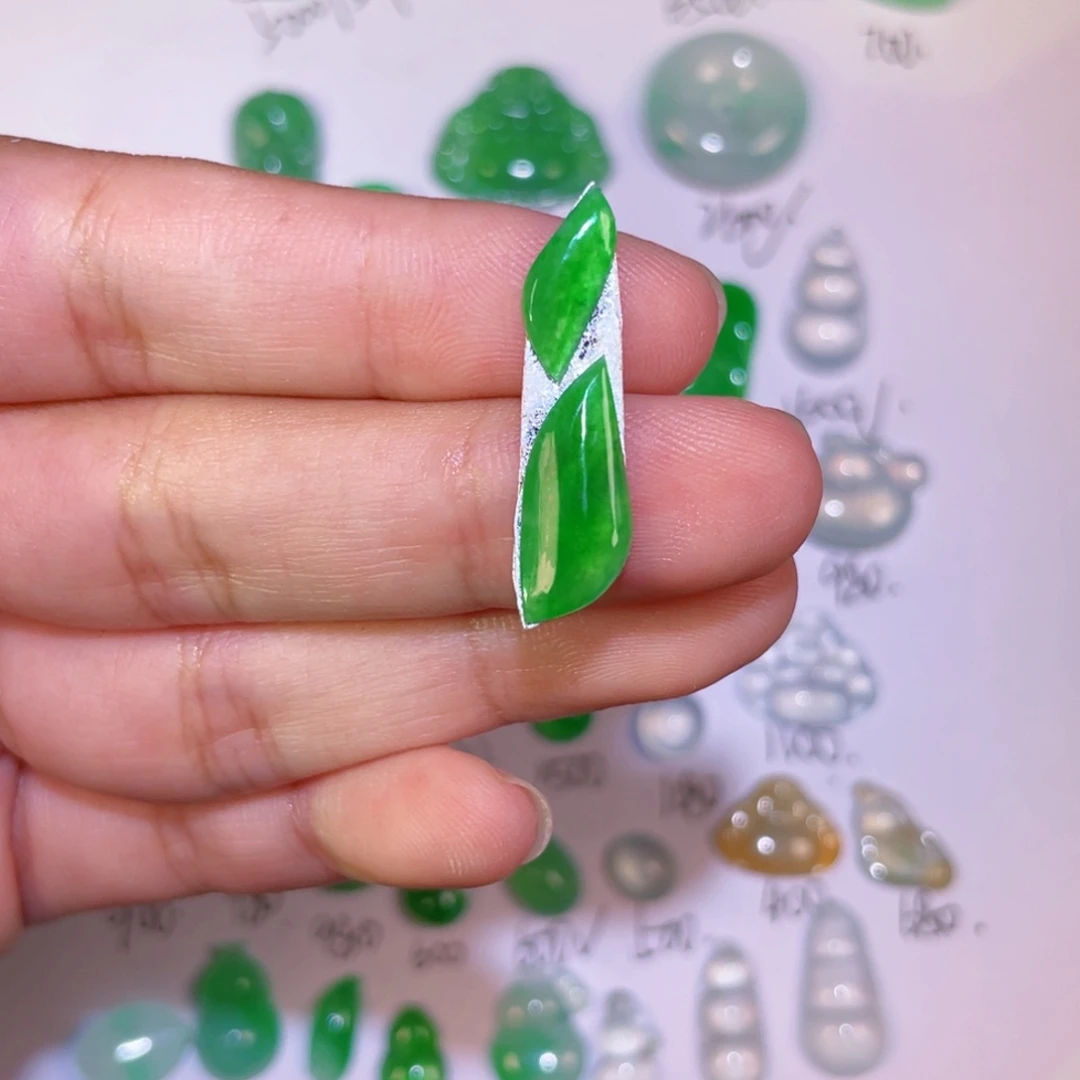 翡翠未镶嵌颈饰裸石