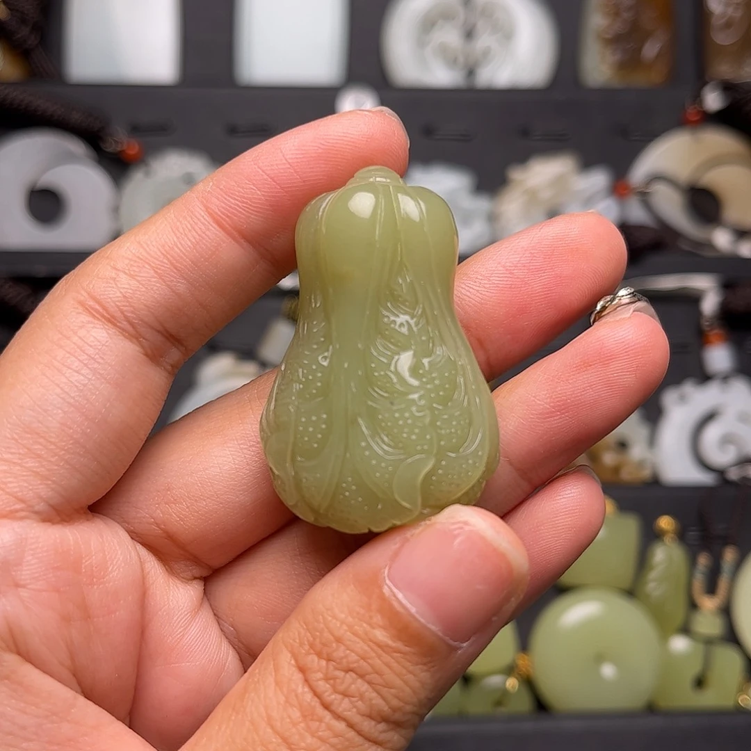 仙***儿和田玉未镶嵌颈饰