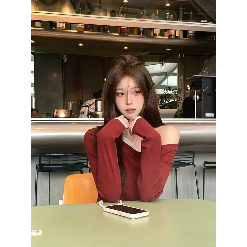 红色假两件斜肩长袖t恤女早秋季穿搭修身显瘦辣妹白色短裙两件套
