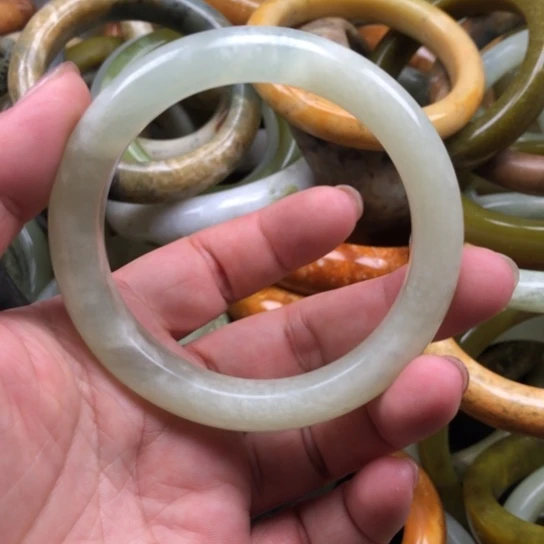 蛇纹石玉未镶嵌手镯馨*