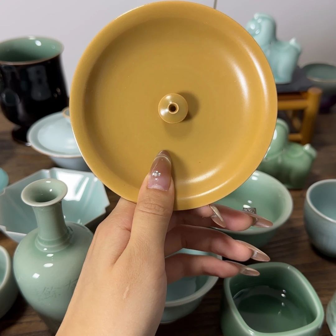 龙泉青瓷米黄香插