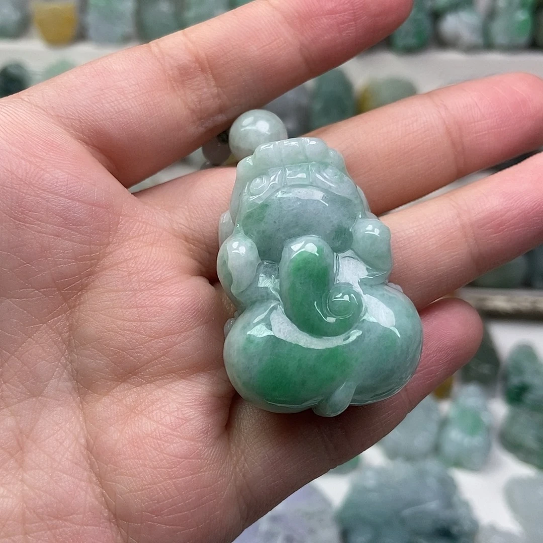 翡翠未镶嵌吊坠(赠链)