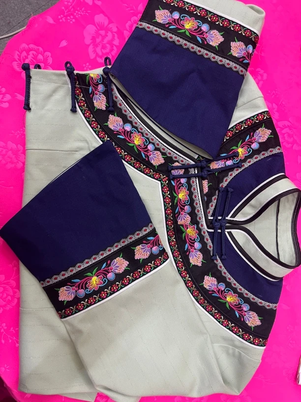 少数民族风格刺绣花边民族风上衣演出