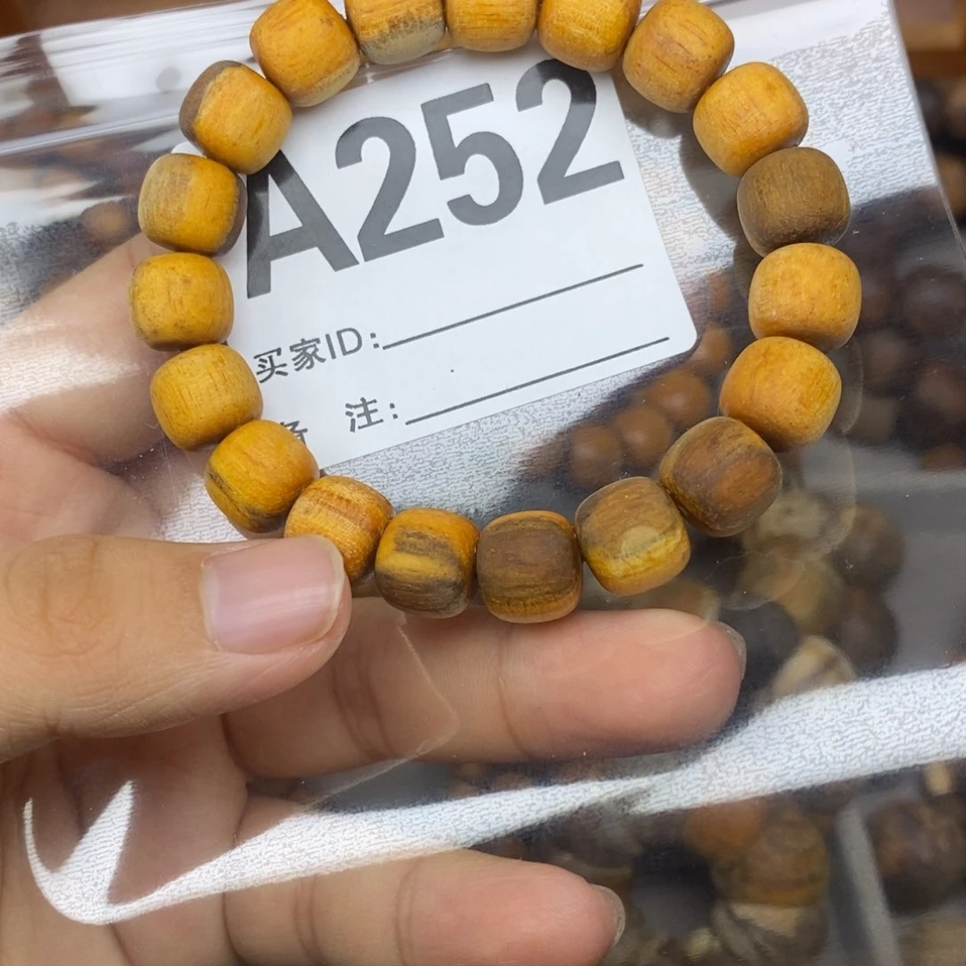 贡木没****由贡木手串手链项链