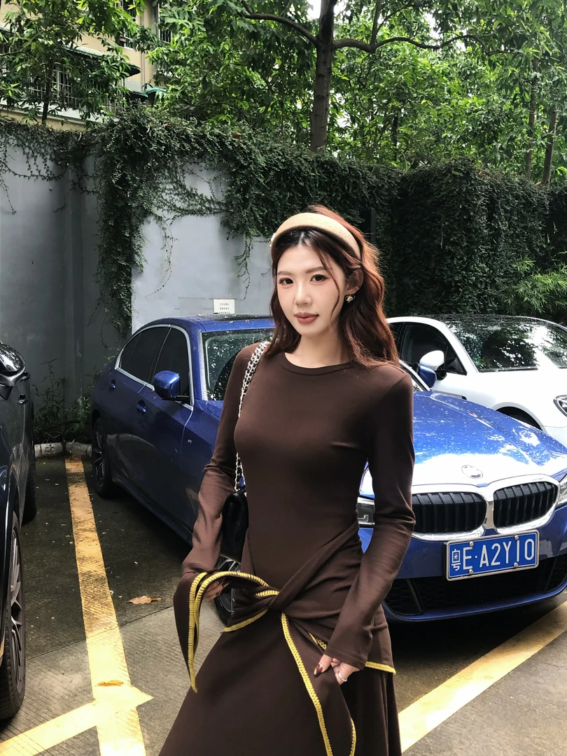 甜辣多多【魁北克枫林】圆领打底裙女2025年秋冬修身长裙女（带披肩）