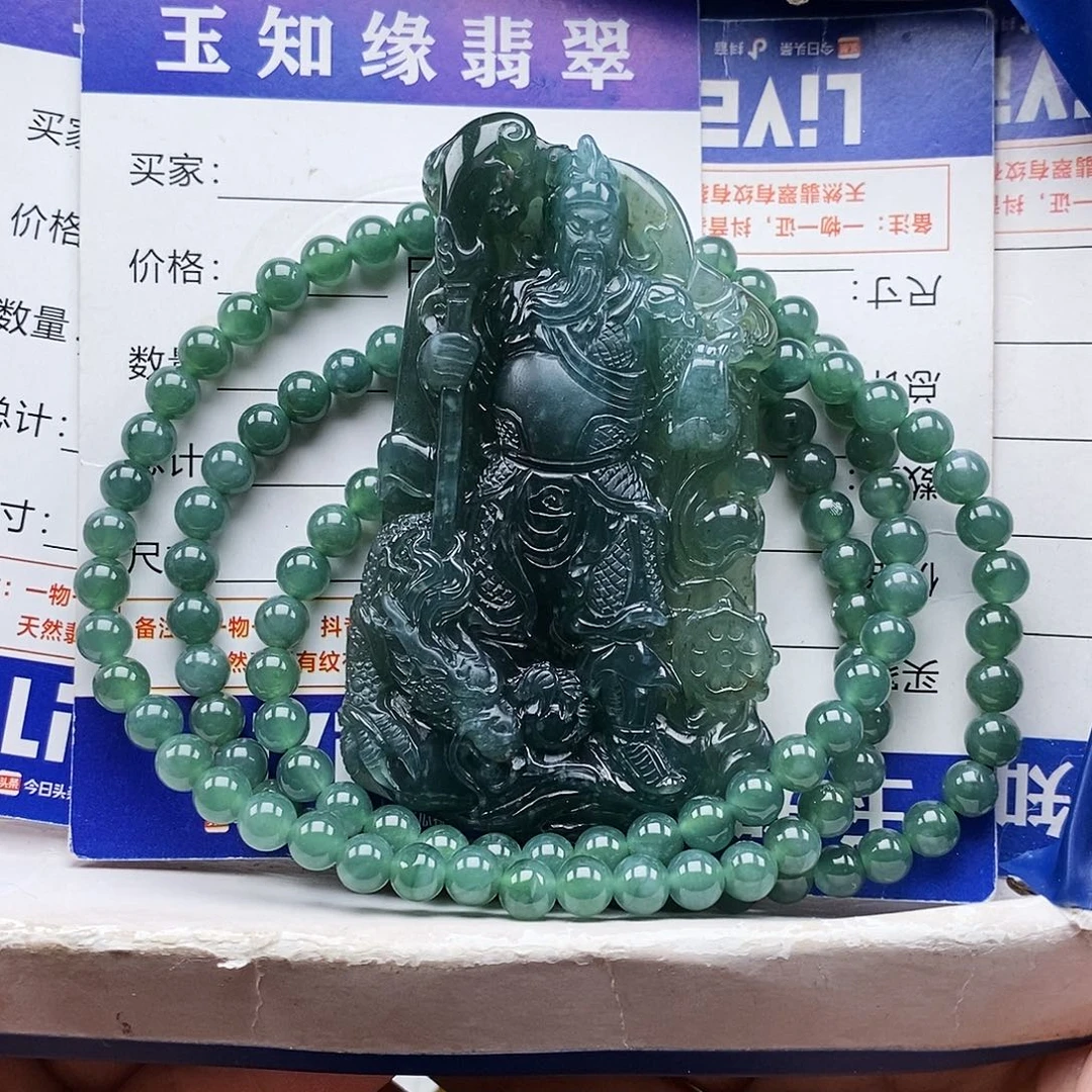 翡翠未镶嵌颈饰关公