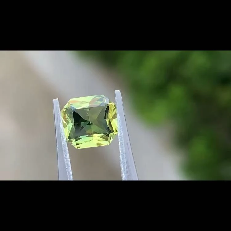 无烧 天然彩色蓝宝石 1.84克拉