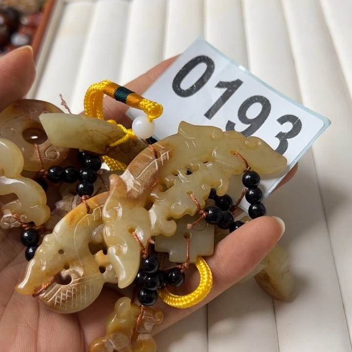 和田玉（糖玉）未镶嵌颈饰D****猫