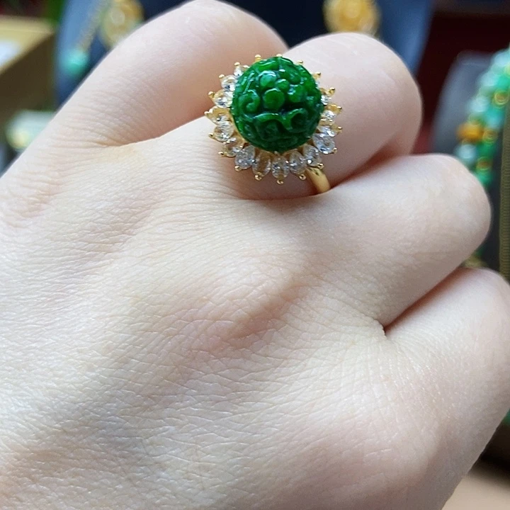 翡翠未镶嵌颈饰戒指