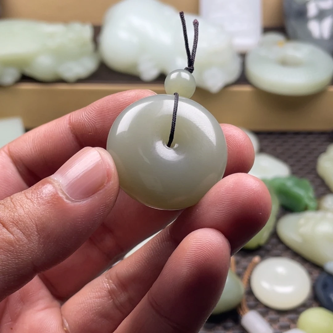 七***五和田玉未镶嵌挂件