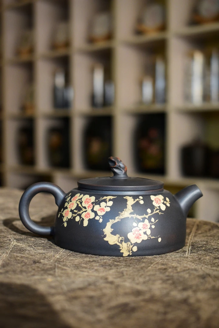 云南建水紫陶公山堂彩填梅花石纽壶容量约180cc