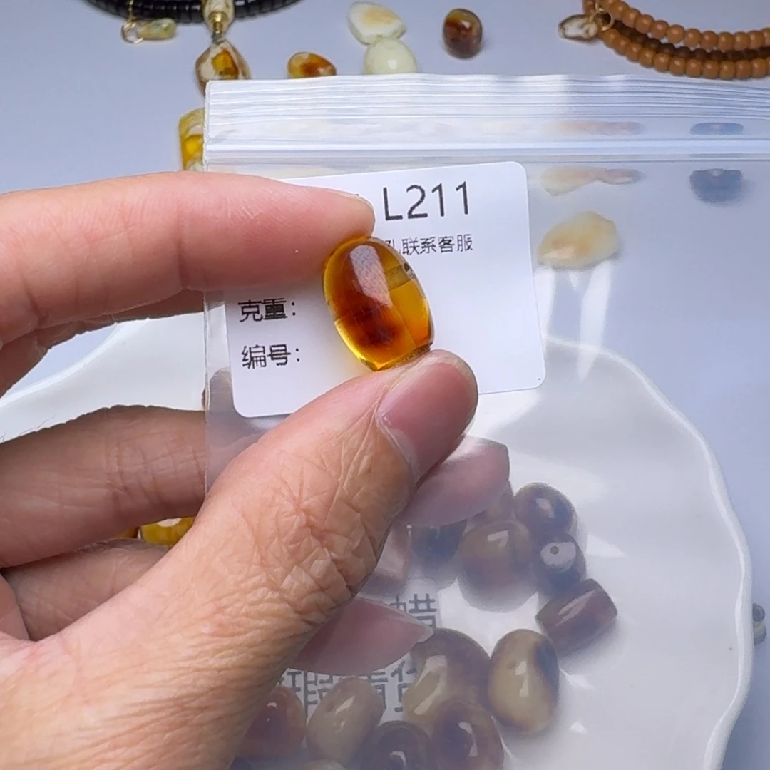 琥珀未镶嵌裸石琥珀