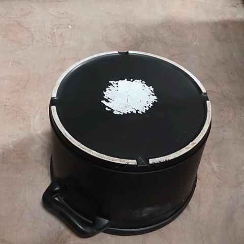 微瑕，明火，口径21高度13把子垂下来，底部大瑕疵，3.5L