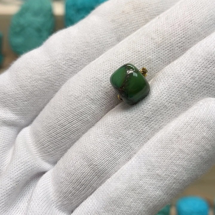 绿松石珠宝未镶嵌半**饭