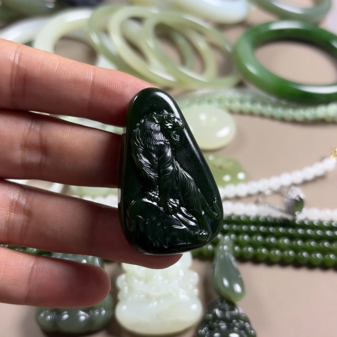 未镶嵌和田玉耳饰燕**云碧玉挂坠