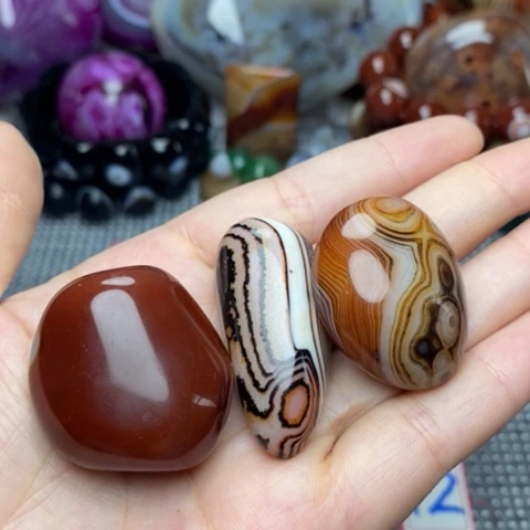 未镶嵌玛瑙/玉髓珠宝奇石快***人