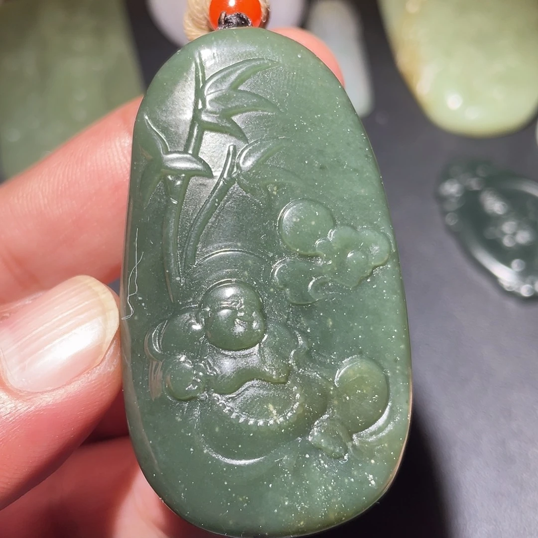 和田玉未镶嵌颈饰佛