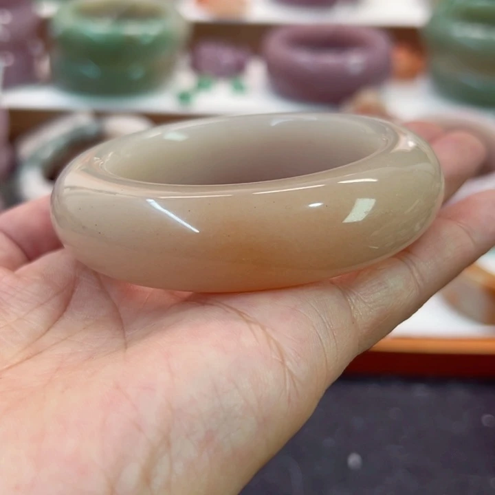 石英岩玉未镶嵌手镯