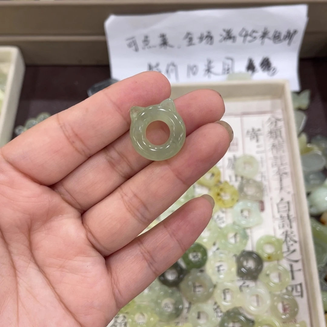 未镶嵌岫玉吊坠(赠链)