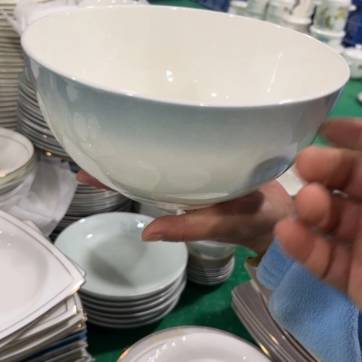 骨瓷渐变八寸汤碗一个微瑕