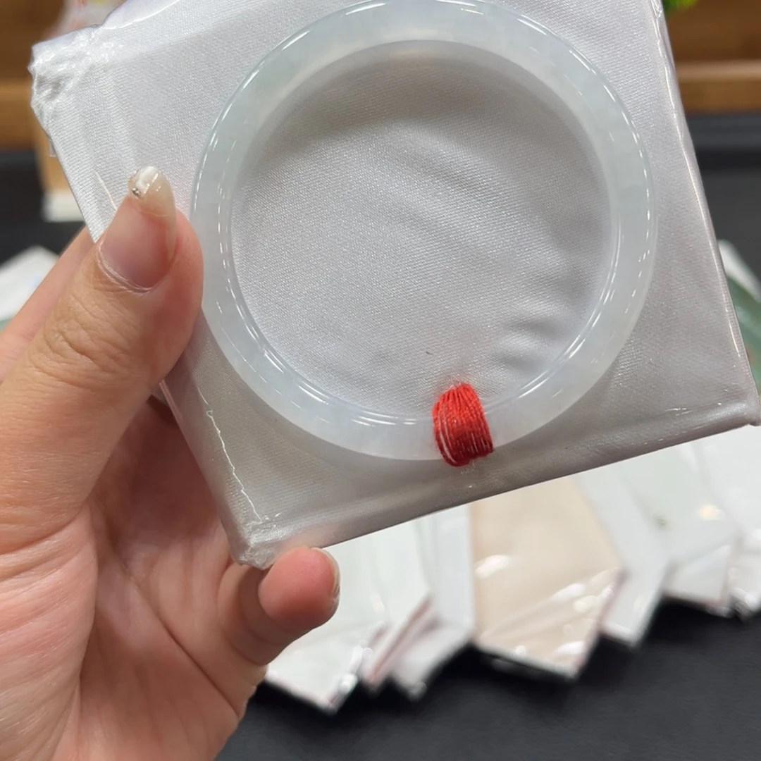 翡翠手镯未镶嵌54细条