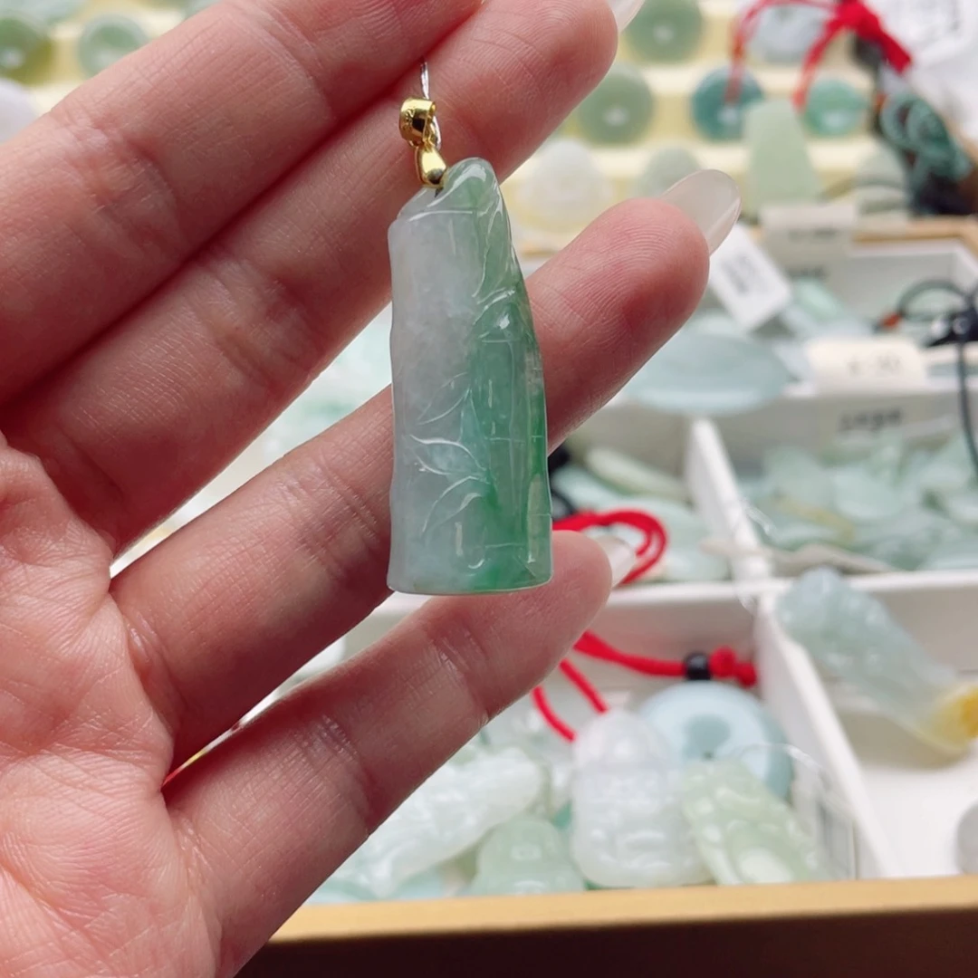 翡翠颈饰未镶嵌天然翡翠吊坠