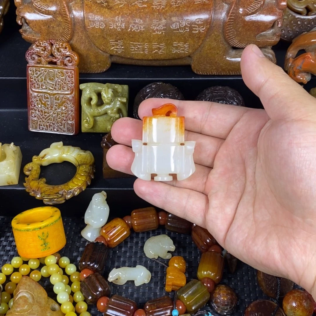 和田玉未镶嵌挂件英****馆