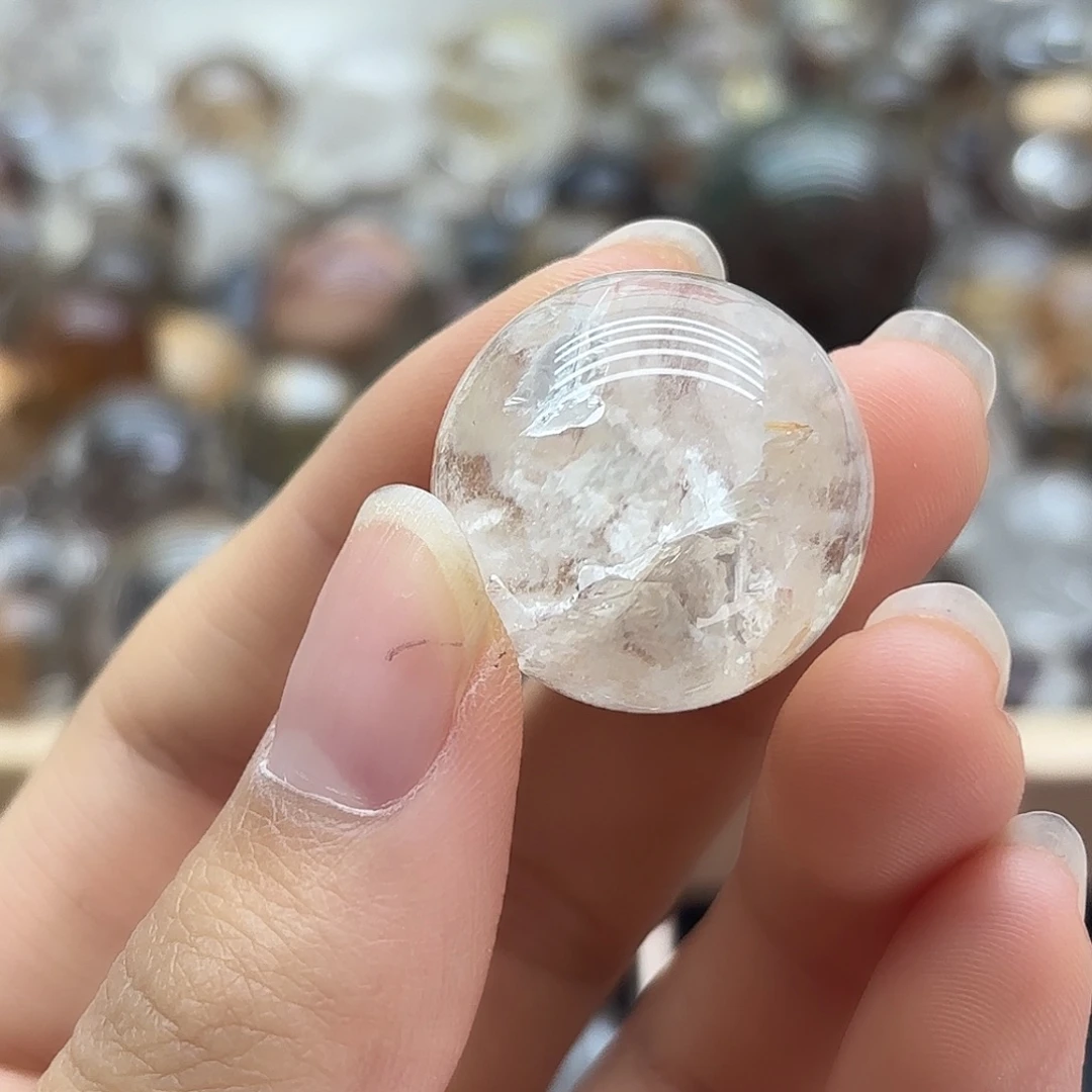 灼***是水晶未镶嵌珠宝半成品975