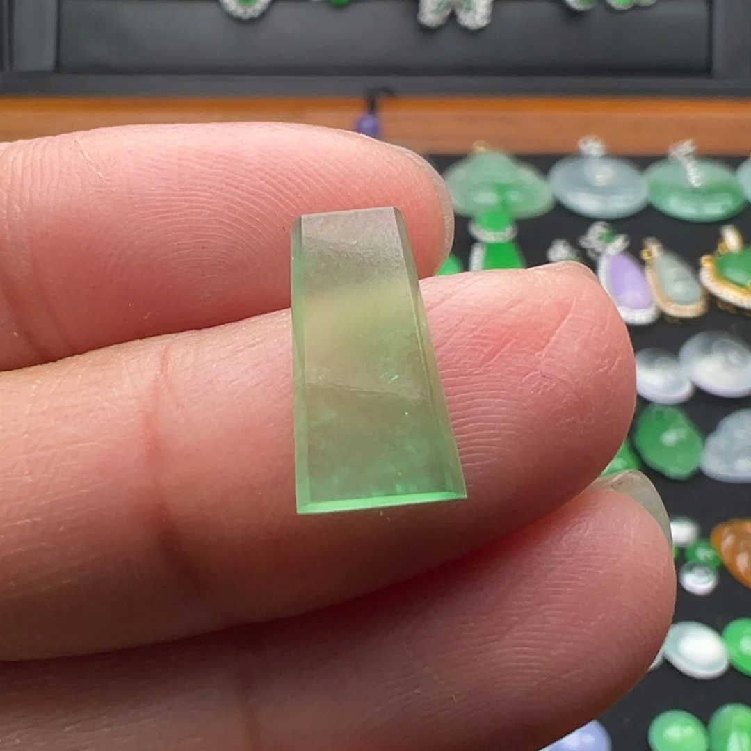 翡翠颈饰未镶嵌牌13.8