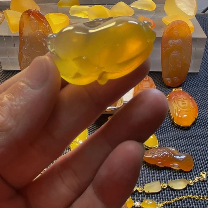 醉***奔石英质玉吊坠未镶嵌