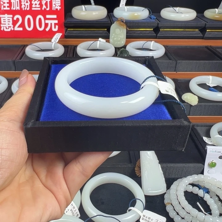 和田玉手镯未镶嵌