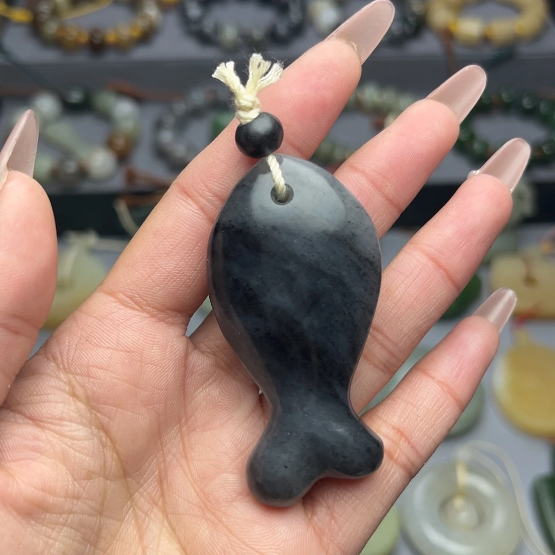 婷***n和田玉未镶嵌颈饰