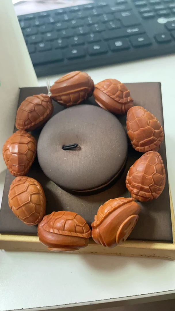 橄榄核雕刻文玩作品