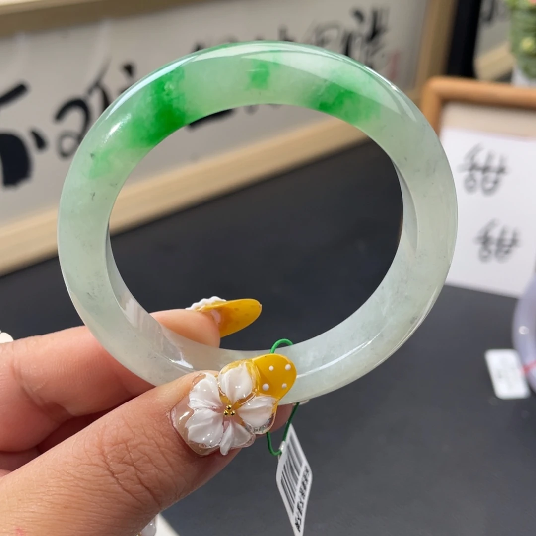 翡翠未镶嵌手镯冰飘辣绿正圈手镯