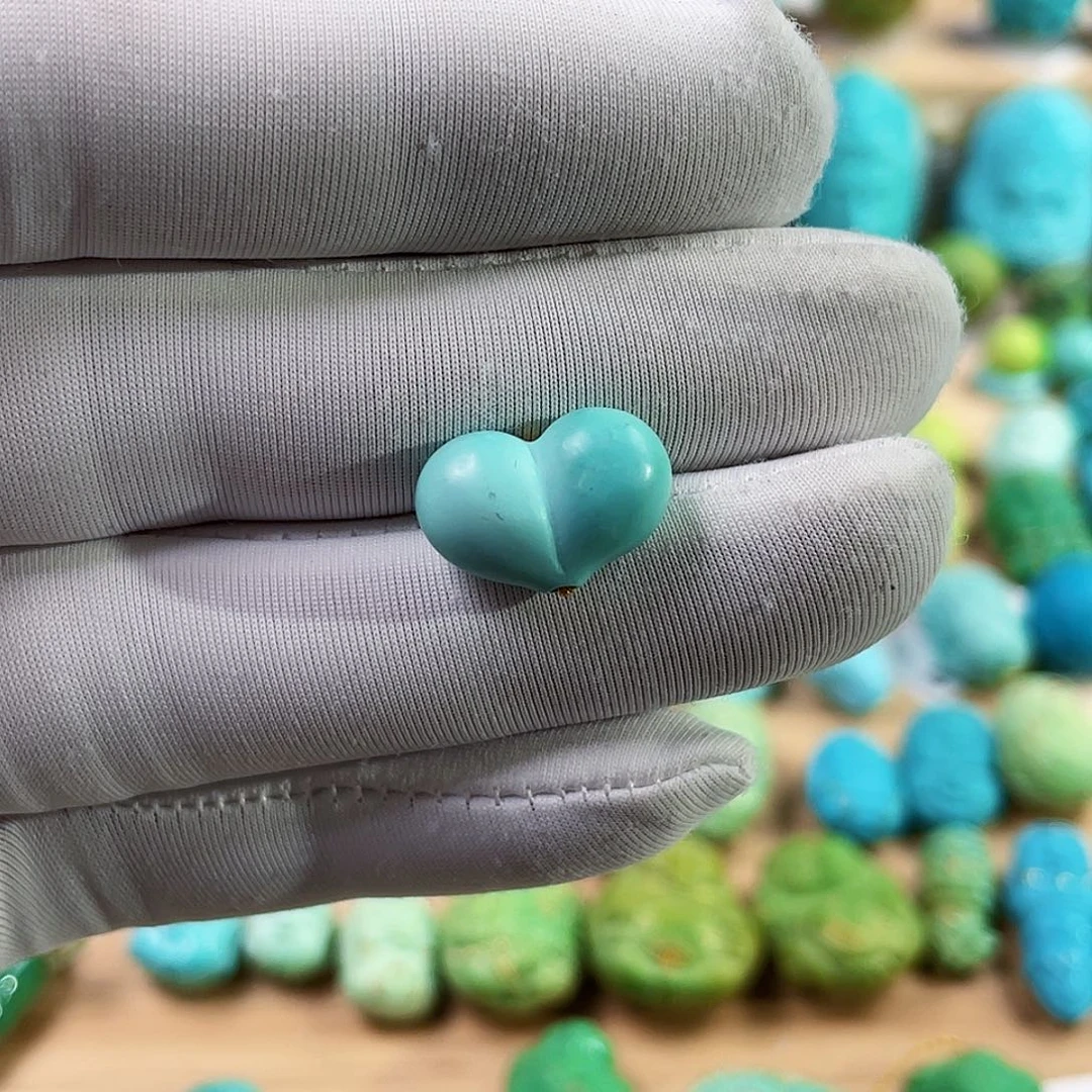 绿松石未镶嵌珠宝奇石