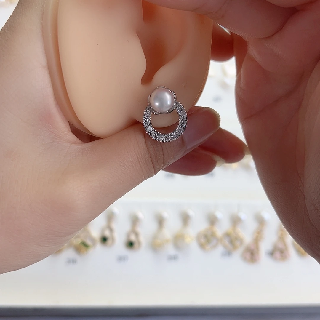 妞***妞银S925镶嵌淡水珍珠耳饰