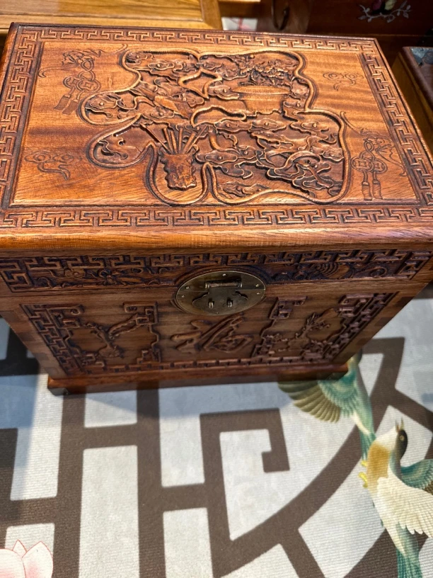 花梨木雕刻收纳箱36-25-30