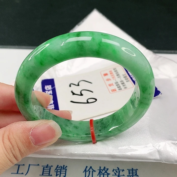 翡翠手镯未镶嵌翡翠