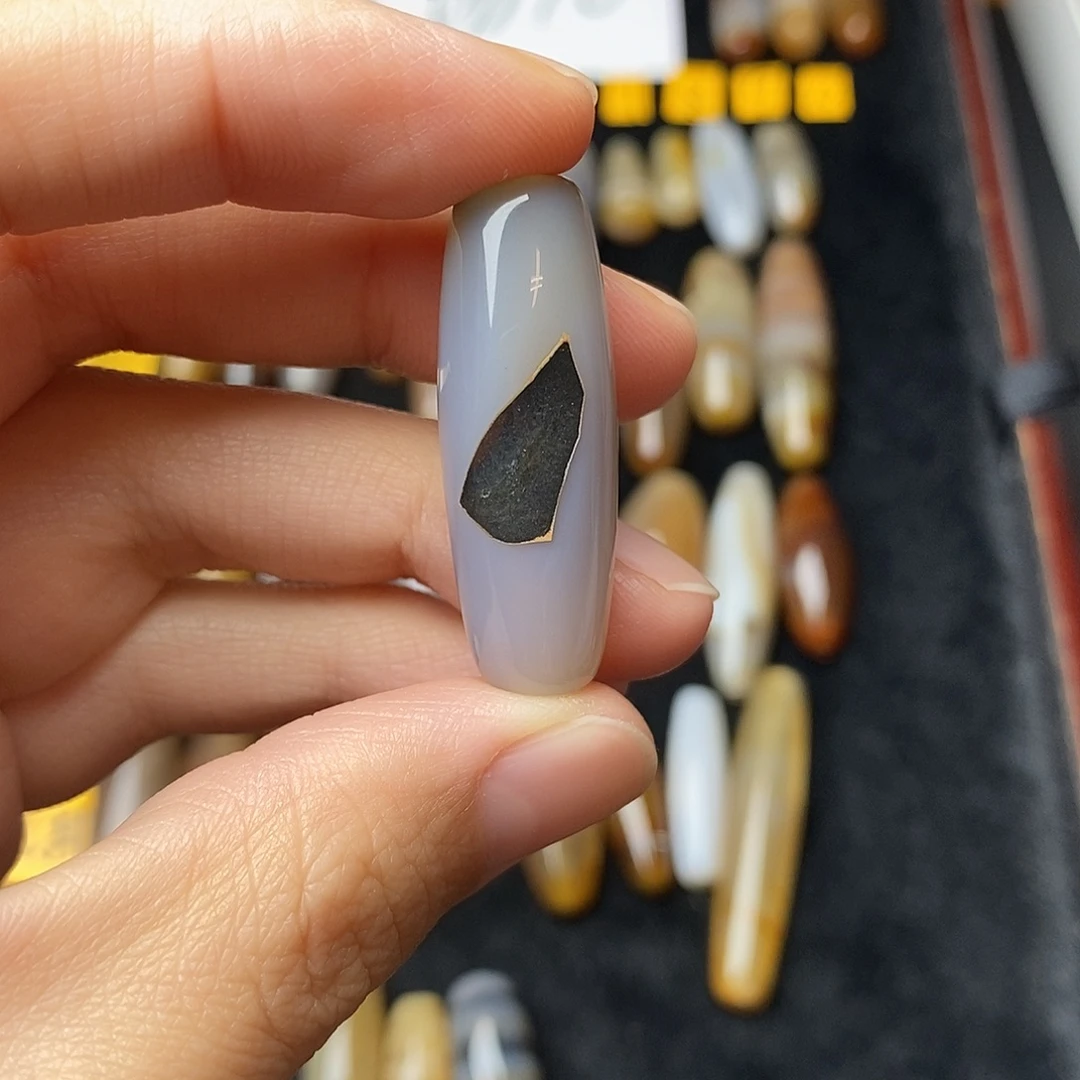 这***晴玛瑙/玉髓未镶嵌颈饰