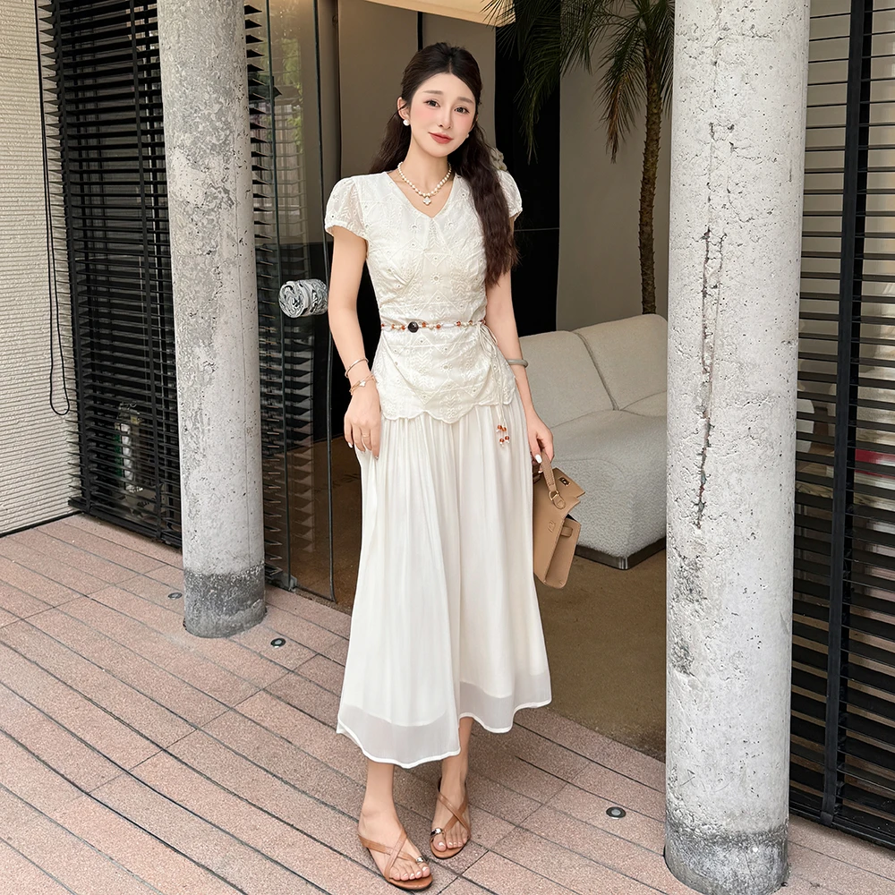 夏季新款刺绣蕾丝拼接法式优雅气质V领假两件腰带收腰显瘦连衣裙